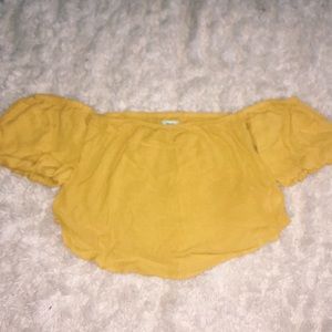 Mustard off the shoulder top🌞